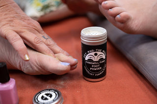 Farewell Funk Foot Powder - Iris & Stout