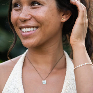 Humble Bee Post Earrings - Iris & Stout