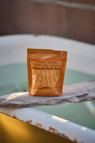 Palm Valley Gold Bath Soak - Iris & Stout